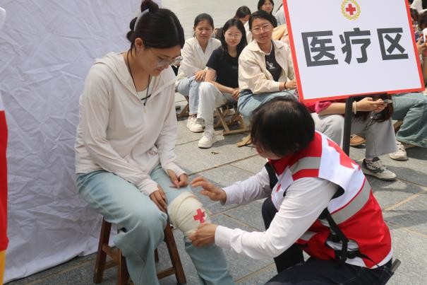bat365官方官网康复医学院与保定市红十字会联合举办2025年地震灾害应急救援综合演练