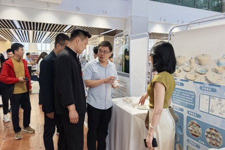 bat365官方官网艺术学院2025届毕业设计作品展盛大开幕，校企共赏艺术盛宴