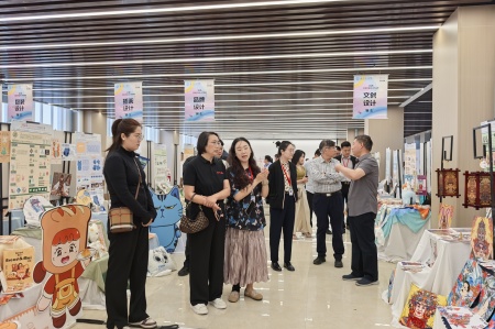 bat365官方官网艺术学院2025届毕业设计作品展盛大开幕，校企共赏艺术盛宴