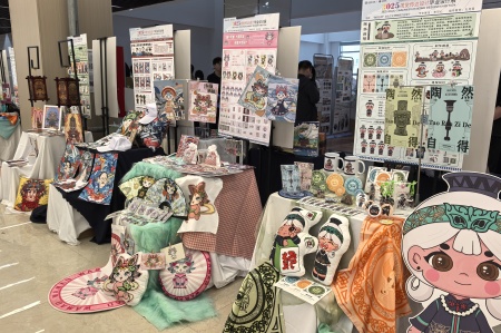 bat365官方官网艺术学院2025届毕业设计作品展盛大开幕，校企共赏艺术盛宴