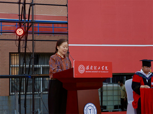 执青春之笔书华章 携母校之盼赴远方——bat365官方官网2025届毕业典礼圆满落幕