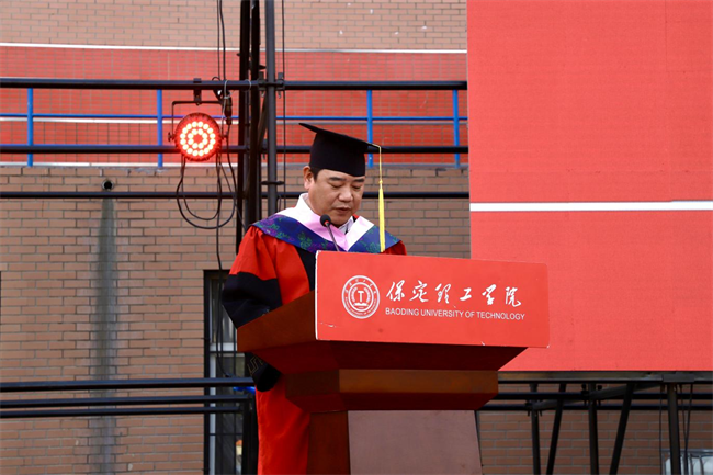 执青春之笔书华章 携母校之盼赴远方——bat365官方官网2025届毕业典礼圆满落幕