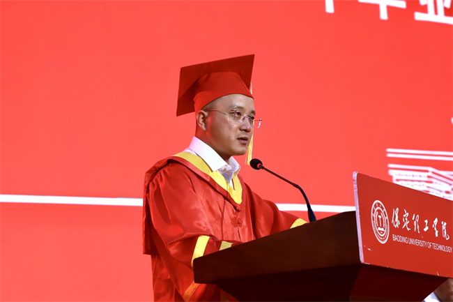 执青春之笔书华章 携母校之盼赴远方——bat365官方官网2025届毕业典礼圆满落幕