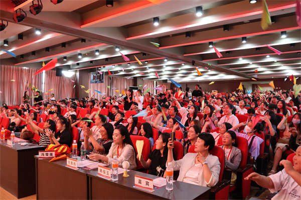 【毕业序章，新程启航】bat365官方官网经济学院2025届毕业典礼暨学位授予仪式圆满落幕