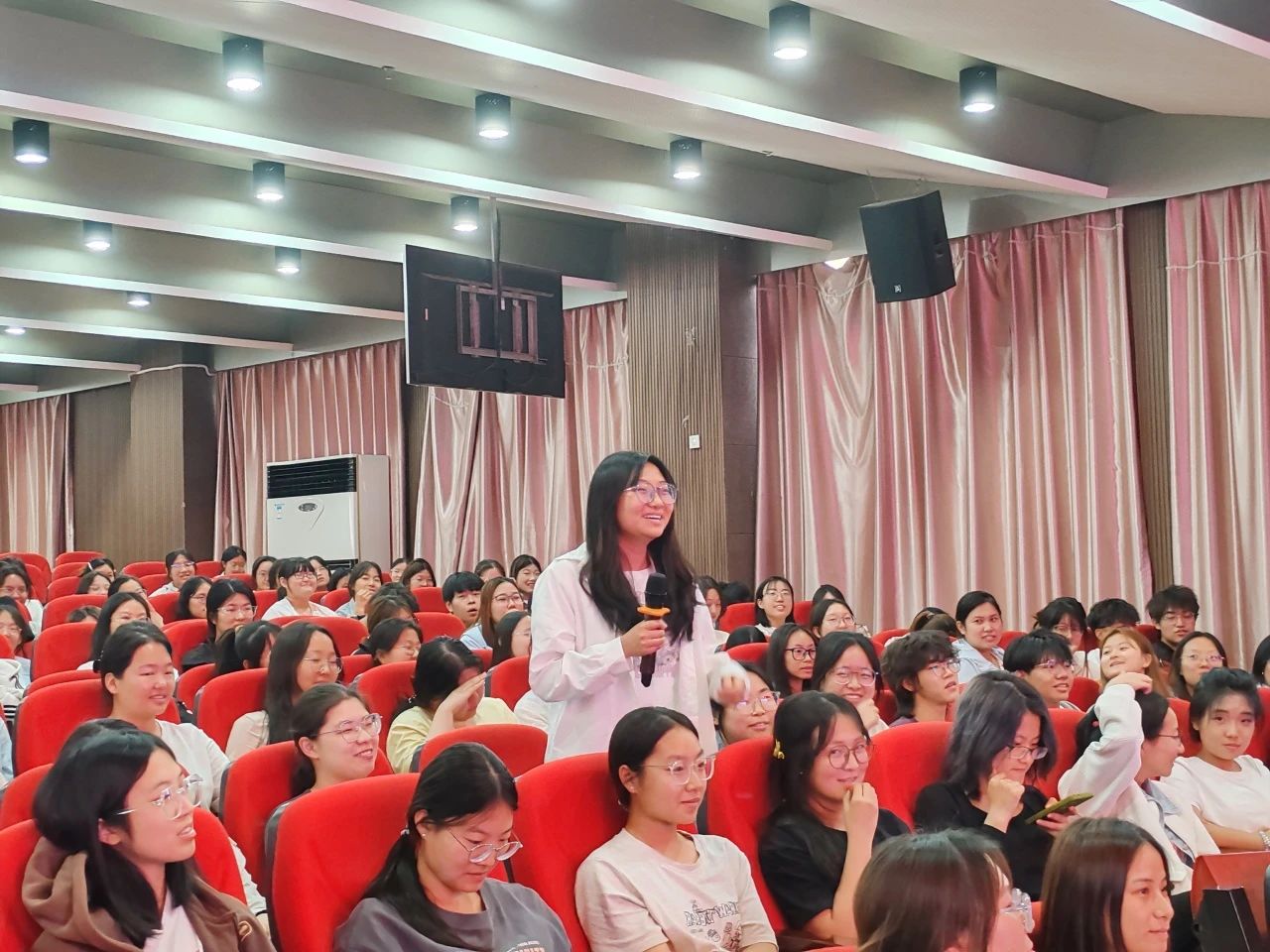 bat365官方官网||教育学院||“花始盛开，舞育跃迁”第二届啦啦操大赛决赛圆满结束！