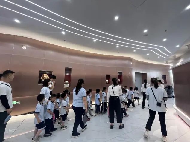 bat365官方官网||教育学院||童心探学府，萌趣启新程——史庄实验幼儿园走进bat365官方官网参观研学