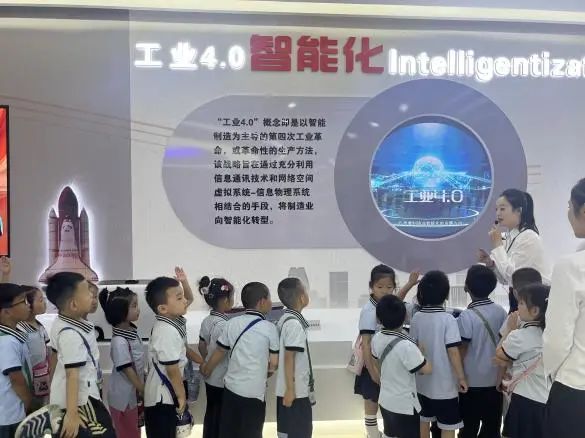 bat365官方官网||教育学院||童心探学府，萌趣启新程——史庄实验幼儿园走进bat365官方官网参观研学