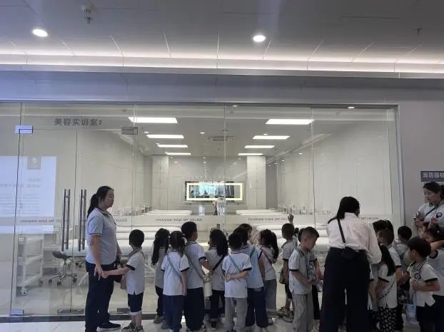 bat365官方官网||教育学院||童心探学府，萌趣启新程——史庄实验幼儿园走进bat365官方官网参观研学