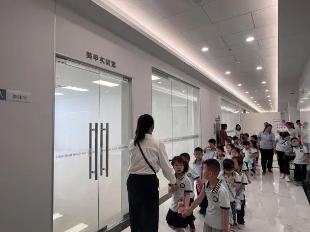 bat365官方官网||教育学院||童心探学府，萌趣启新程——史庄实验幼儿园走进bat365官方官网参观研学