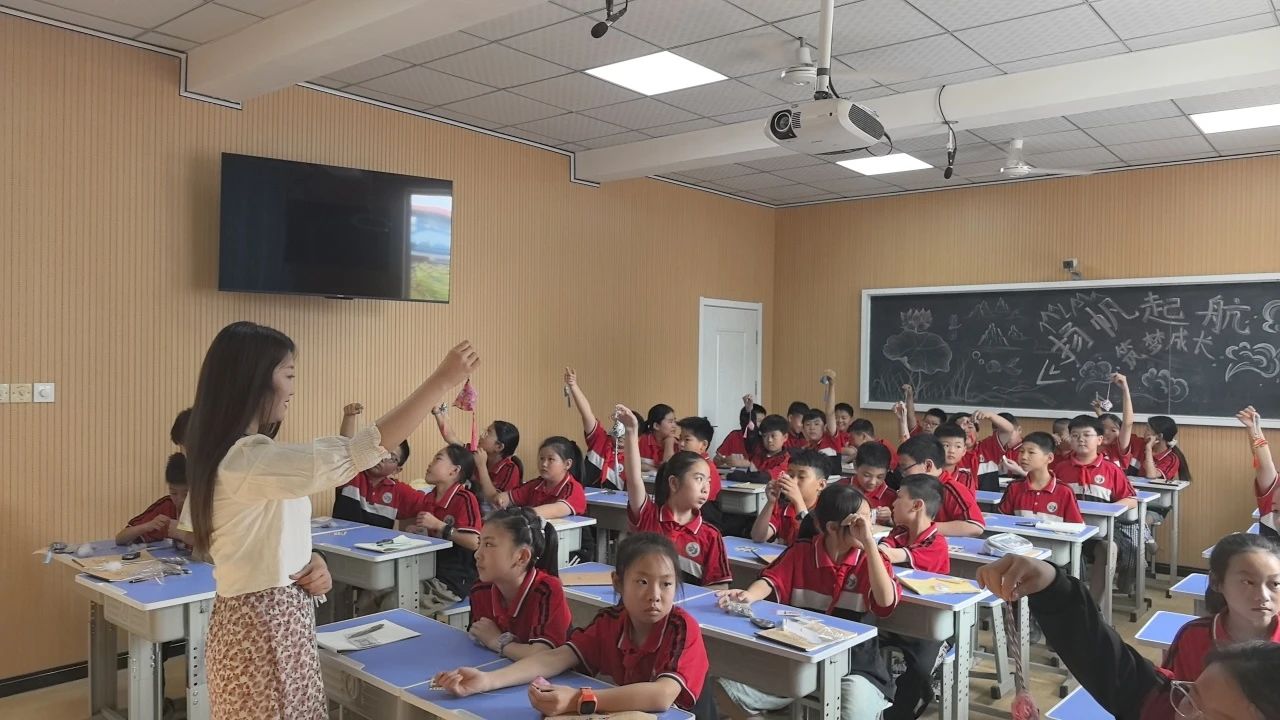 bat365官方官网‖教育学院‖香囊传古韵，童心迎端午——bat365官方官网教育学院党员志愿服务队走进冉庄小学开展端午自制香囊活动