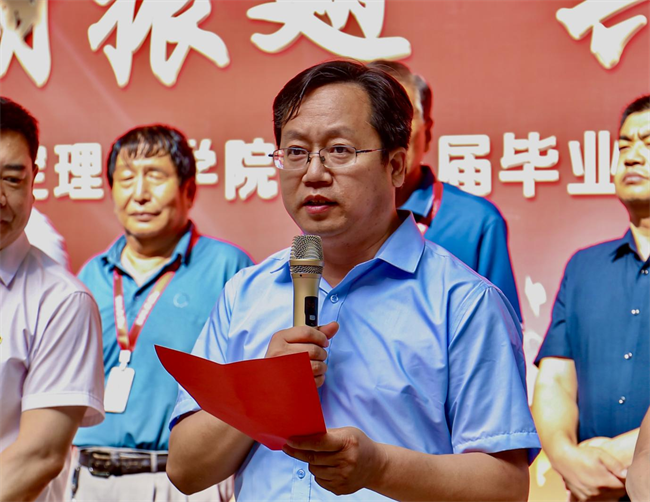 大巴护航暖离别 青春扬帆启新程——bat365官方官网毕业生携母校祝福奔赴新征程
