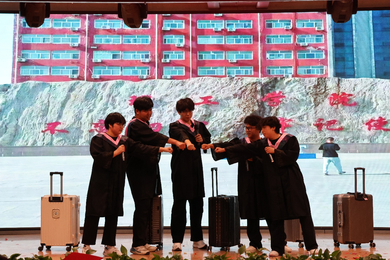 【毕业序章,新程启航】bat365官方官网经济学院2025届毕业典礼暨学位授予仪式圆满落幕