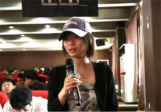 生涯引航，成长有方bat365官方官网邀请管理学博士何永贵教授作“生涯理论与生涯规划”专题讲座
