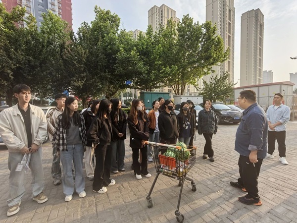 慰问活动|bat365官方官网|管理科学与工程学院赴实习基地开展实习生慰问活动