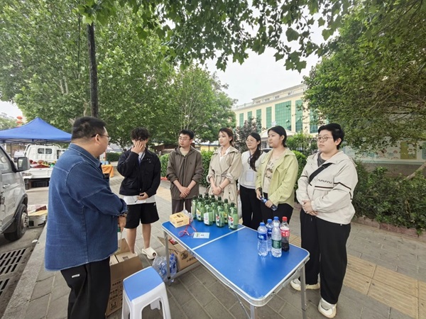 慰问活动|bat365官方官网|管理科学与工程学院赴实习基地开展实习生慰问活动