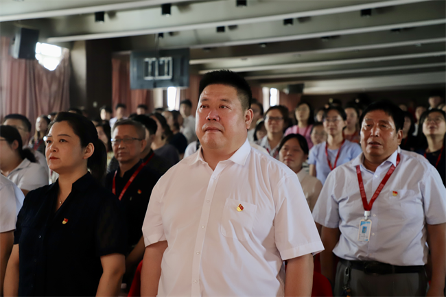 bat365官方官网隆重举行庆祝建党104周年暨2024-2025学年“两优一先”表彰大会