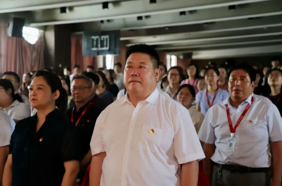 bat365官方官网隆重举行庆祝建党104周年暨2024-2025学年“两优一先”表彰大会