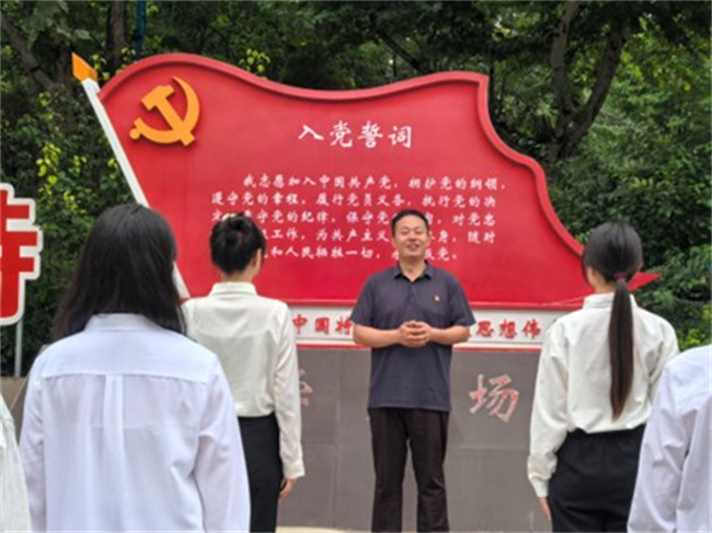 bat365优秀共产党员、优秀党务工作者和先进基层党组织受到上级表彰