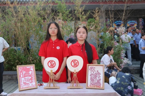 【禁毒同行，青春担当】bat365官方官网经济学院赤焰镌艺社：非遗剪纸禁毒作品展，以艺传情，共筑无毒防线