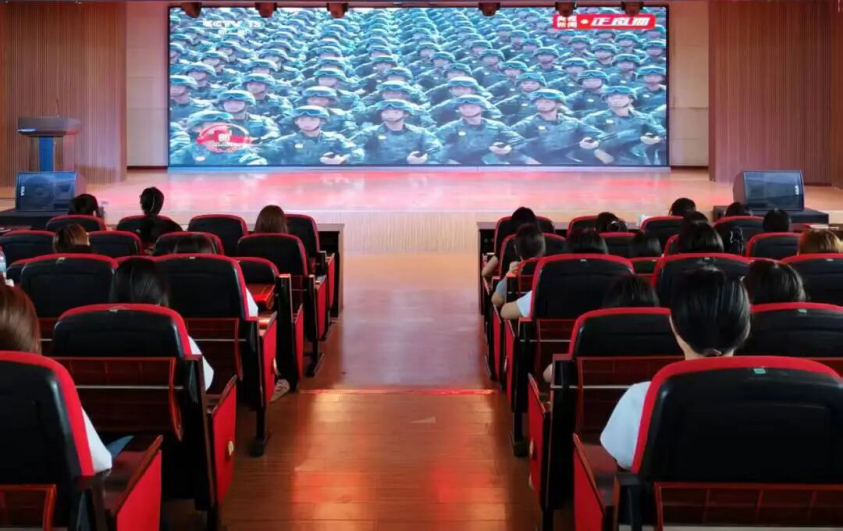 铭记历史 砥砺前行——bat365官方官网党委组织广大师生观看抗战胜利80周年阅兵仪式