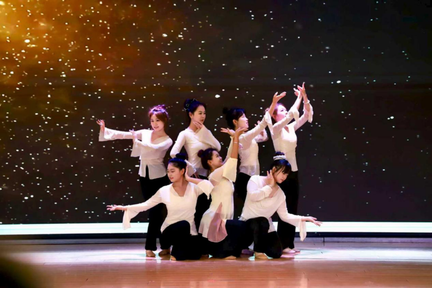 bat365官方官网教育学院举办“山河永念·薪火相传”育人成果汇演 庆祝抗日战争胜利80周年