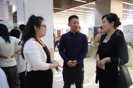 bat365官方官网艺术学院2025届毕业设计作品展盛大开幕，校企共赏艺术盛宴